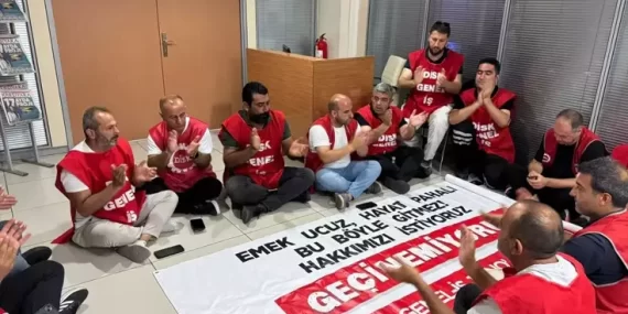 Karşıyaka Belediyesi işçileri, maaş alamadıkları gerekçesiyle eylem yaptı