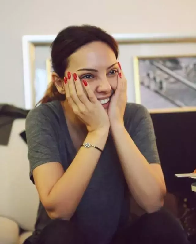 Yay gibi kaşlarıyla hafızalara kazınmıştı, Ebru Gündeş'ten büyük değişim