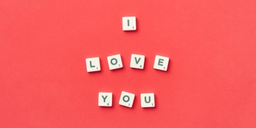 Esra-Bilgic-ve-Faruk-Sabanci8217dan-Romantik-Ask-Ilani-featured