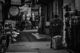 Seda-Sayan8217dan-Ajda-Pekkan8217a-Dikkat-Ceken-Ovgu-8220Yasitlari-Sidik-Torbasiyla-Geziyor8221-featured