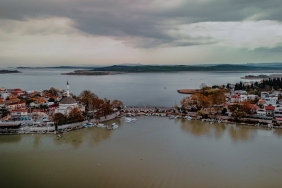 Yagisli-Havada-Kaza-Taksi-Su-Kanalina-Uctu-3-Olu-1-Yarali-featured