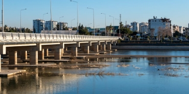 Antalya-Belediyesi8217ne-Av-Tufegiyle-Saldiri-Sehirde-Buyuk-Panik-featured