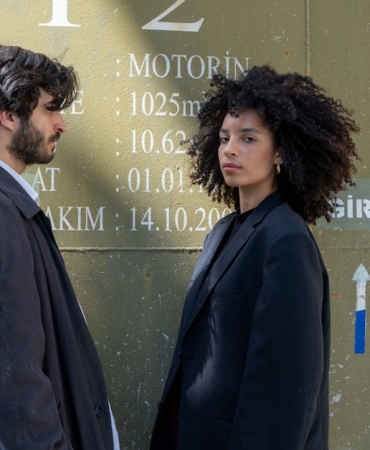 Kiskanmak-Neden-Yoktu-Sali-Aksaminin-Merak-Edilen-Dizisi-Cevabi-Buldu-featured